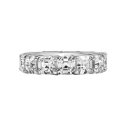 White Gold ring with emerald-cut diamonds