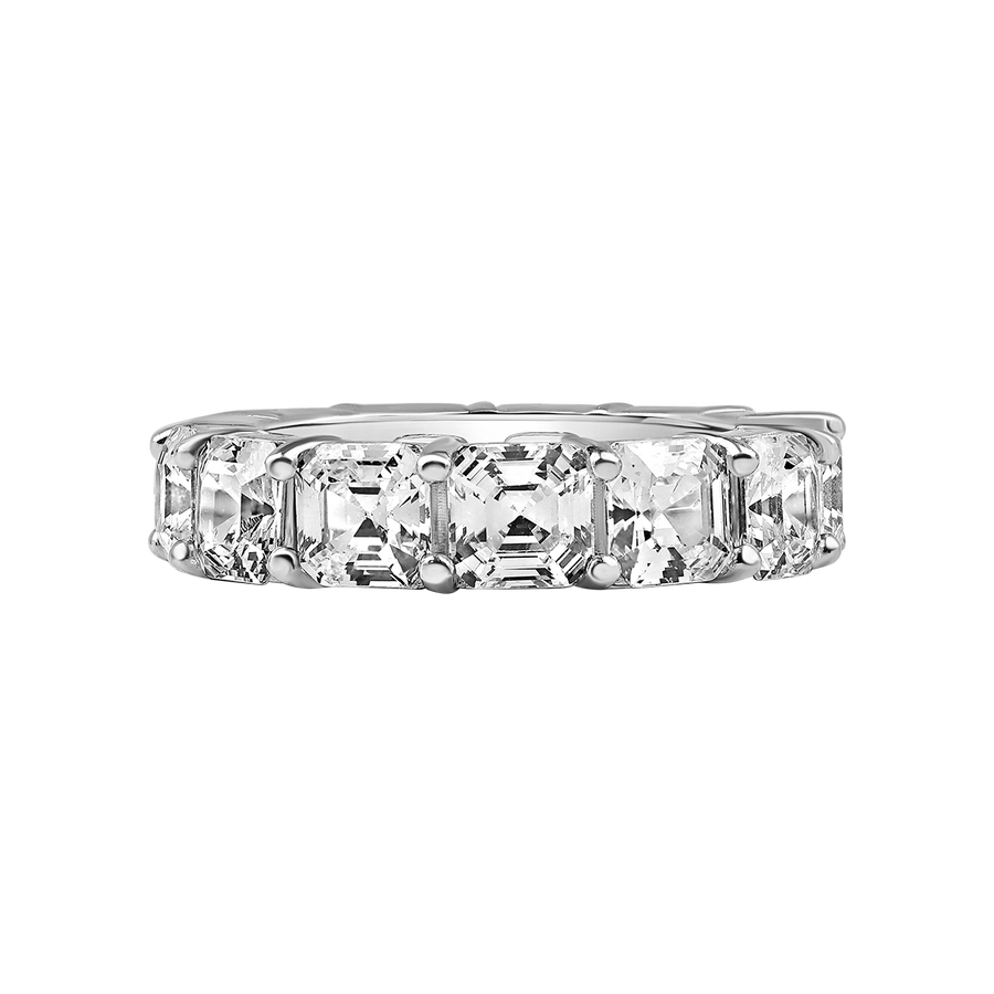 White Gold ring with emerald-cut diamonds